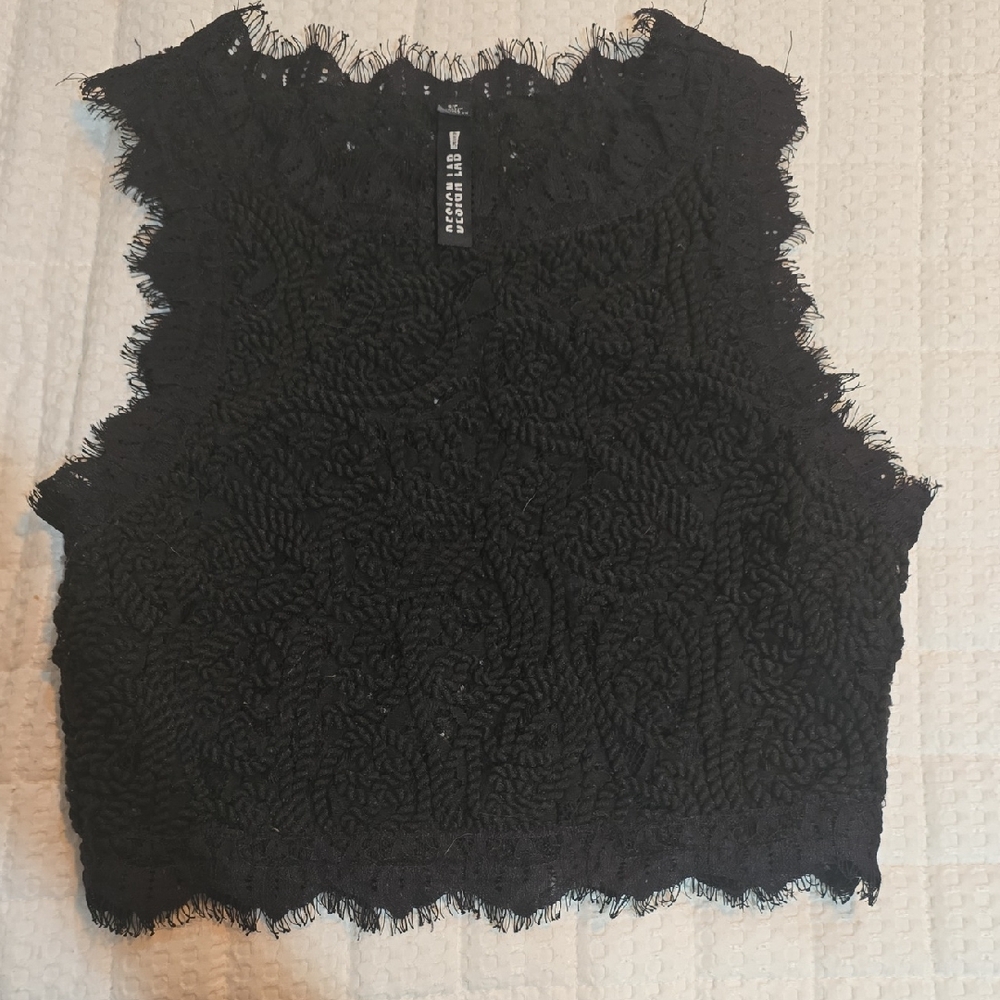 Design Lab Lord & Taylor Black Cropped Embellished Tank Top